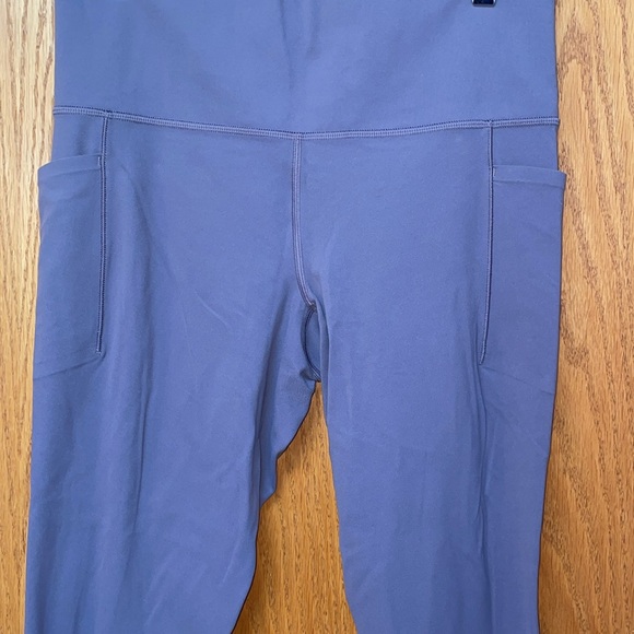 Athleta Salutation Stash 7/8 legging - Picture 2 of 11